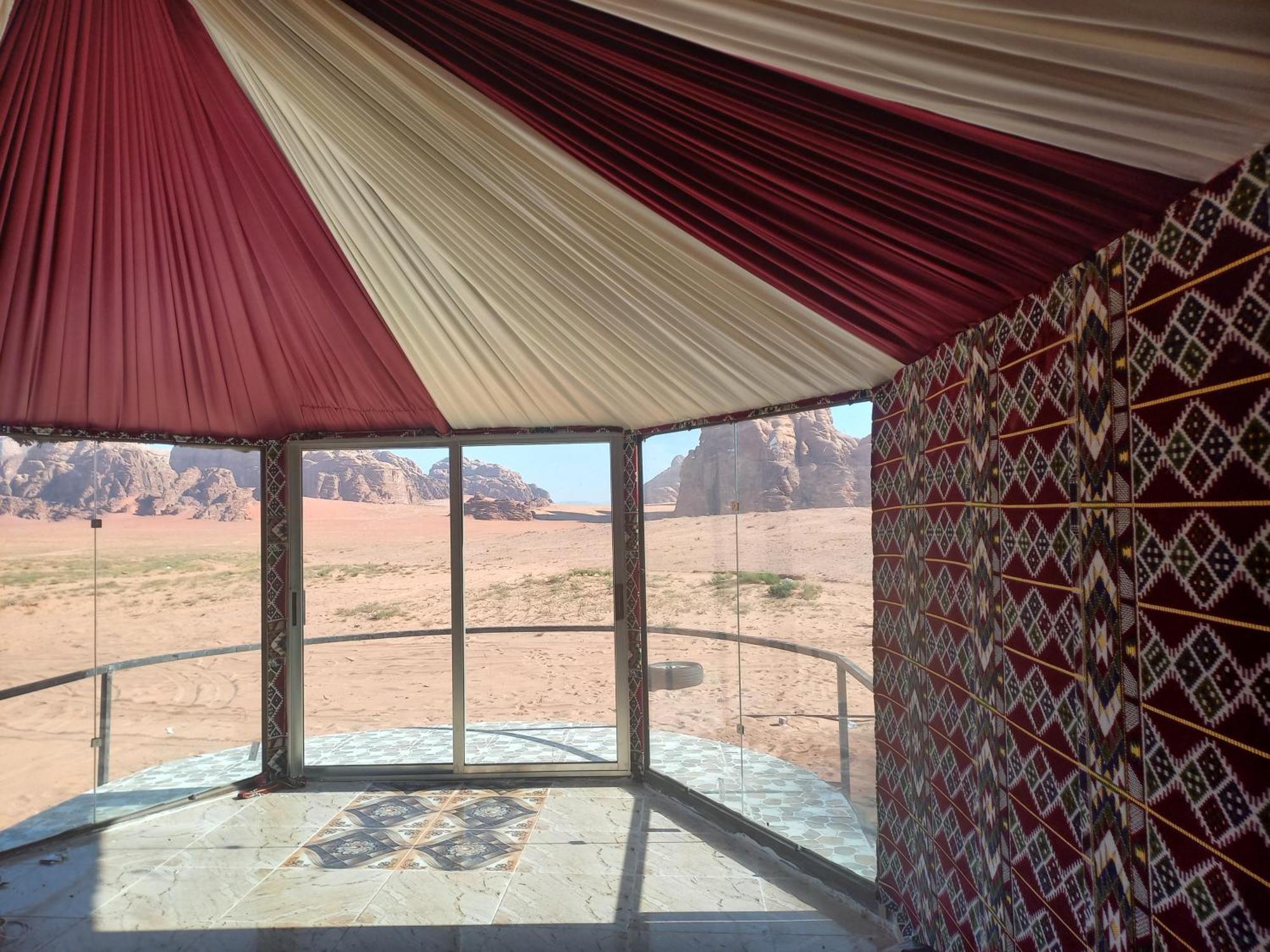 Joy To Wadi Rum Rom bilde